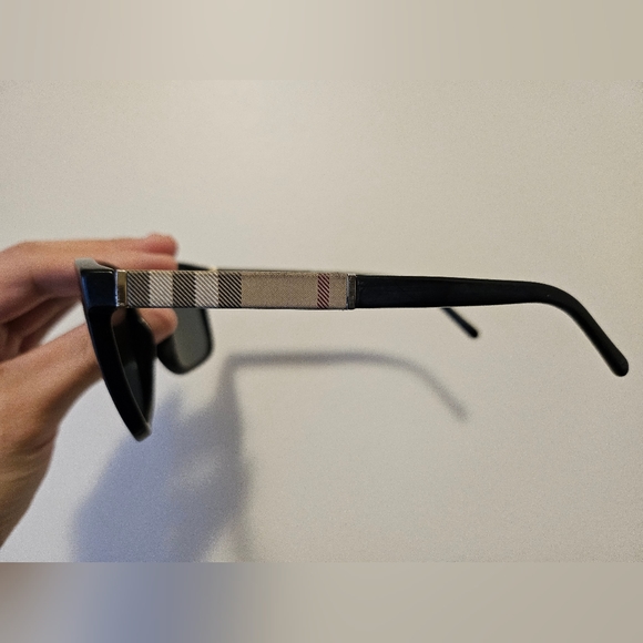 Burberry Sunglasses Used Condition BE4181 Authentic in Real Replacement Box - Picture 2 of 10